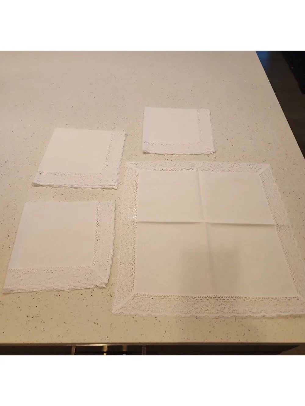 Vintage Set of 4 White Dinner Napkins Embroidered Crocheted 17x17